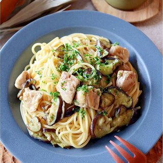 ナスと鶏肉のブイヨンバター醤油パスタ